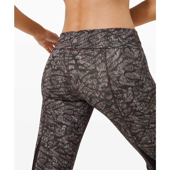 Lululemon Wunder Under Crop High-Rise Scallop Full-On Luxtreme 23" Size 6 - Picture 4 of 12